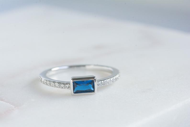 CUSHION CUT BLUE SAPPHIRE RING